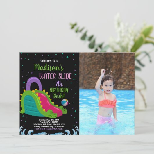 グリーンブラックピンクフォトウォータースライド誕生日 招待状 (スタンド正面)