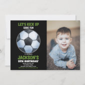 グリーンブラックフォトサッカーフロアサッカー誕生日 招待状 (正面)