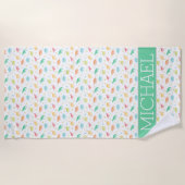 グリーンブルー恐竜パターン名前をカスタムする ビーチタオル (正面)