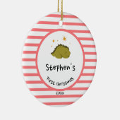 グリーンベビーディノ |初めてのクリスマスレッドストライプシック セラミックオーナメント (右)