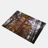 グリーンベルトの紅葉の木と陽の光 ドアマット (アングル)
