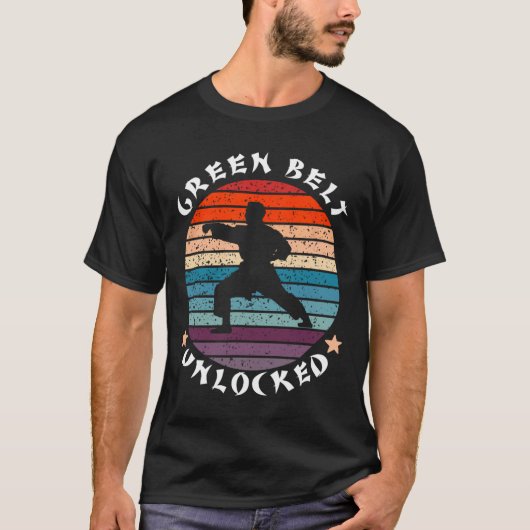 グリーンベルトレベルアンロック実績 空手道場 Tシャツ (正面)