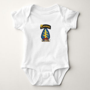 グリーンベレツベトナムウォーパッチ幼児Tシャツ ベビーボディスーツ