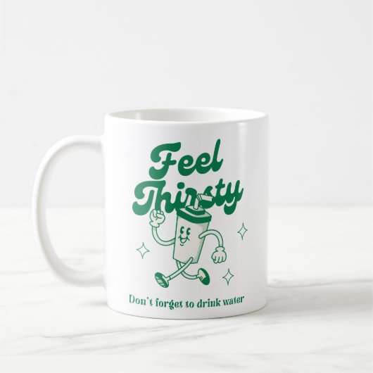 グリーンベージュかわいいおもしろい文字イラストレーション コーヒーマグカップ (左)