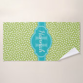 グリーンホワイトパター点々のあるンティール（緑がかった色）モノグラム バスタオル (バスタオル)