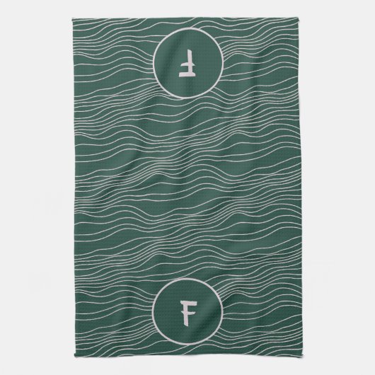 グリーンホワイト手描き波線モノグラム皿 キッチンタオル (縦)