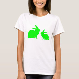 グリーンママと赤ちゃんウサギ Tシャツ