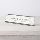 グリーンモダンとホワイトパームリーフプリント デスクネームプレート (正面)