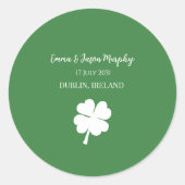グリーンモダンアイリッシュフォーリーフクローバー結婚式の引き出物 ラウンドシール (正面)