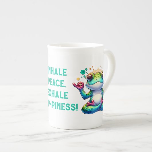 グリーンモダンカエルを息を吸い込む | ボーンチャイナマグカップ (正面右)