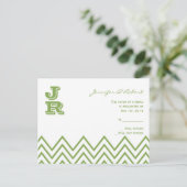 グリーンモダンシェブロンウェディングRSVP インビテーションポストカード (スタンド正面)