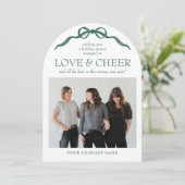 グリーンモダンボウアーチホリ企業のーフォトカード 招待状 (スタンド正面)