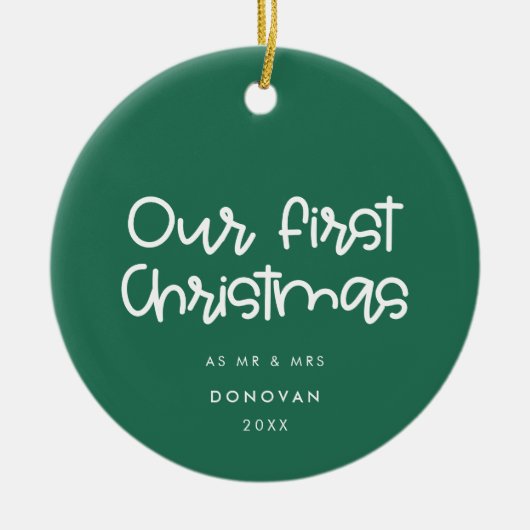 グリーンモダン私たちの初めてのクリスマスの結婚した写真 セラミックオーナメント (正面)