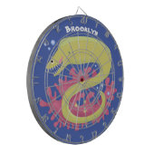 グリーンモレイのユーモアあふれるイラスト ダーツボード (正面左)