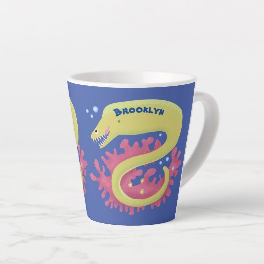 グリーンモレイウナギおもしろいアニメイラストレーション カフェラテマグ (右アングル)