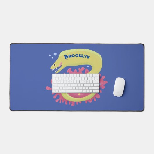 グリーンモレイウナギおもしろいアニメイラストレーション デスクマット (キーボード&マウス)