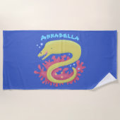 グリーンモレイウナギおもしろいアニメイラストレーション ビーチタオル (正面)