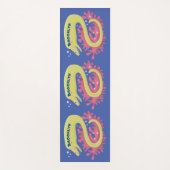 グリーンモレイウナギおもしろいアニメイラストレーション ヨガマット (正面)