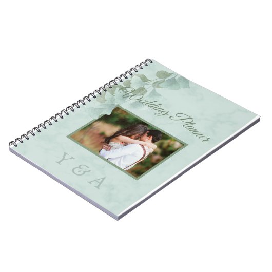 グリーンユーカリプトゥス葉の写真ウェディングプランナー ノートブック (左側)