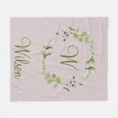 グリーンユーカリ&リーフリーススクリプトモノグラム フリースブランケット (正面(横))