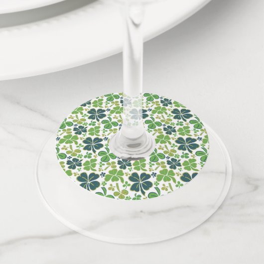 グリーンラッキーシャームロッククローバーセントパトリックの日 ワイングラスタグ (クローズアップ)