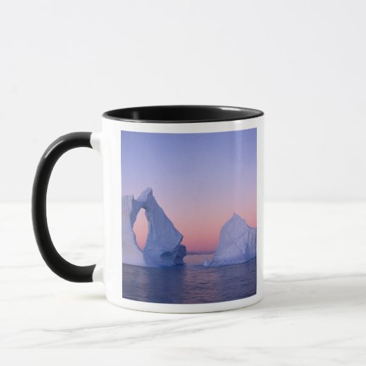 グリーンランド、日没時の氷山 マグカップ (左)