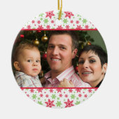 グリーンレッドスノーフレーク模様クリスマスフォト セラミックオーナメント (正面)