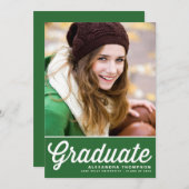 グリーンレトロはっきりしたタイポグラフィ写真卒業 招待状 (正面/裏面)
