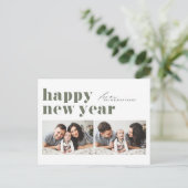 グリーンレトロタイポグラフィハッピーホリデーズツーフォト シーズンポストカード (スタンド正面)