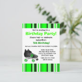 グリーンローラースケート誕生日パーティー – グリーンストライプ 招待状 (スタンド正面)