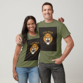 グリーン半袖Tシャツ Stay Wild タイポグラフィ Tシャツ (ユニセックス)