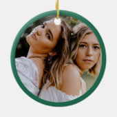 グリーン夫人と初めてのクリスマスの可愛さ セラミックオーナメント (裏面)