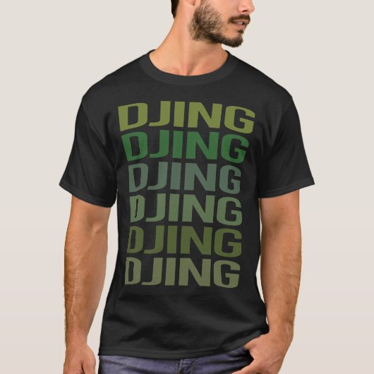 グリーン文字Djing DJディスクジョッキーDeejay Tシャツ (正面)