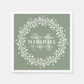 グリーン新婚カップルリースモノグラム名 スタンダードカクテルナプキン (正面)