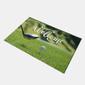 グリーン歓迎ゴルファーの上にゴルフボールティーをオフ ドアマット (アングル)