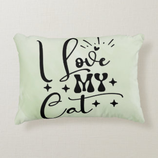 グリーン淡い色の装飾用クッションとラブマイキャット文字。 アクセントクッション