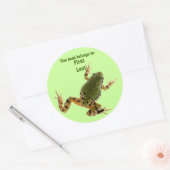 グリーン独身の登山カエル写真カスタム ラウンドシール (封筒)