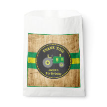 グリーン素朴イエロートラクターオンウッドバースデーパーティー