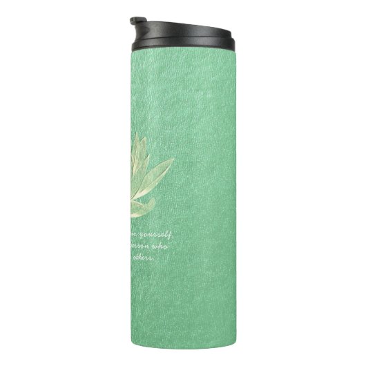 グリーン金ゴールドロータスヨガメディテーションインストラクター引用文 タンブラー (回転右)
