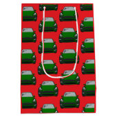 グリーン電気自動車SUV車の赤い背景 ミディアムペーパーバッグ (裏面)