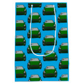 グリーン電気自動車SUV車の青の背景 ミディアムペーパーバッグ (裏面)