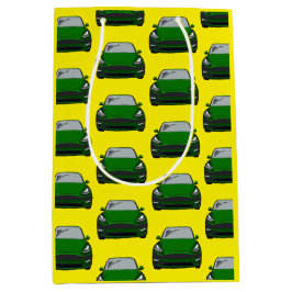 グリーン電気自動車SUV車の黄色の背景 ミディアムペーパーバッグ