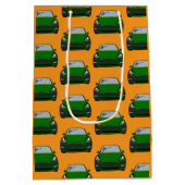 グリーン電気自動車SUV車オレンジ色の背景 ミディアムペーパーバッグ (裏面)