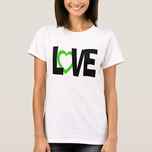 グリーン黒の愛ハート結婚の言葉のシャツ Tシャツ (正面)