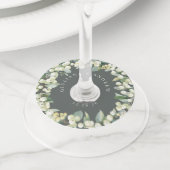 グリーン/クリームスノーベリー&ユーカリ冬の結婚式 ワイングラスタグ (クローズアップ)