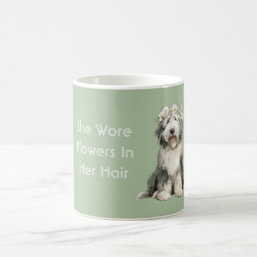 グリーン グレー 白の犬の花  コーヒーマグカップ (中央)