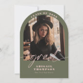 グリーン&ピンクのアーチ写真スクリプト 卒業式 招待状 (正面)