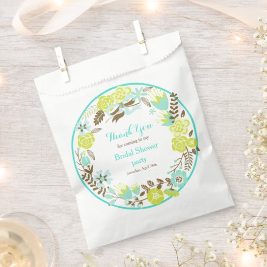 グリーン＆ブラウンの花飾り ブライダルシャワー フェイバーバッグ (クリップ留めされた状態)