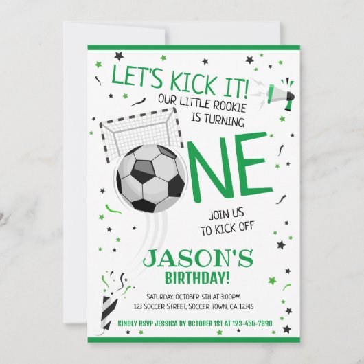 グリーン・ルーキーサッカーの1回目の誕生日をキック 招待状 (正面)