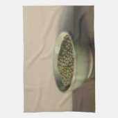 グリーン・レンズ豆の静物画 キッチンタオル (縦)